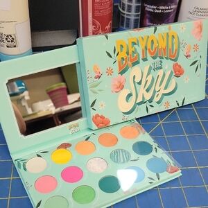 Beyond the Sky Eyeshadow Palette 15 Color New In Box